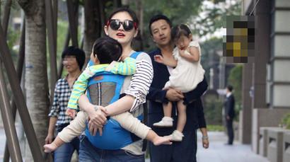 陈妍希霍建华:你这样抱娃 孩子不难受吗?!